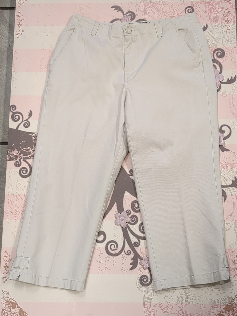 Women’s Light Gray Capris
